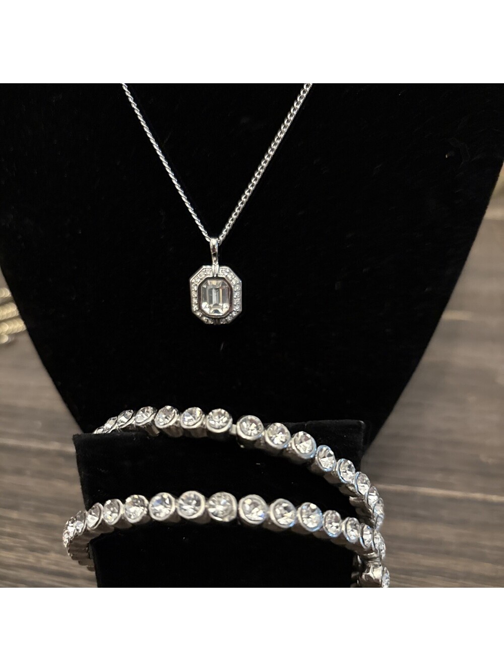 Beautiful Emerald Cut Crystal Necklace Silver Tone And Bracelet Set